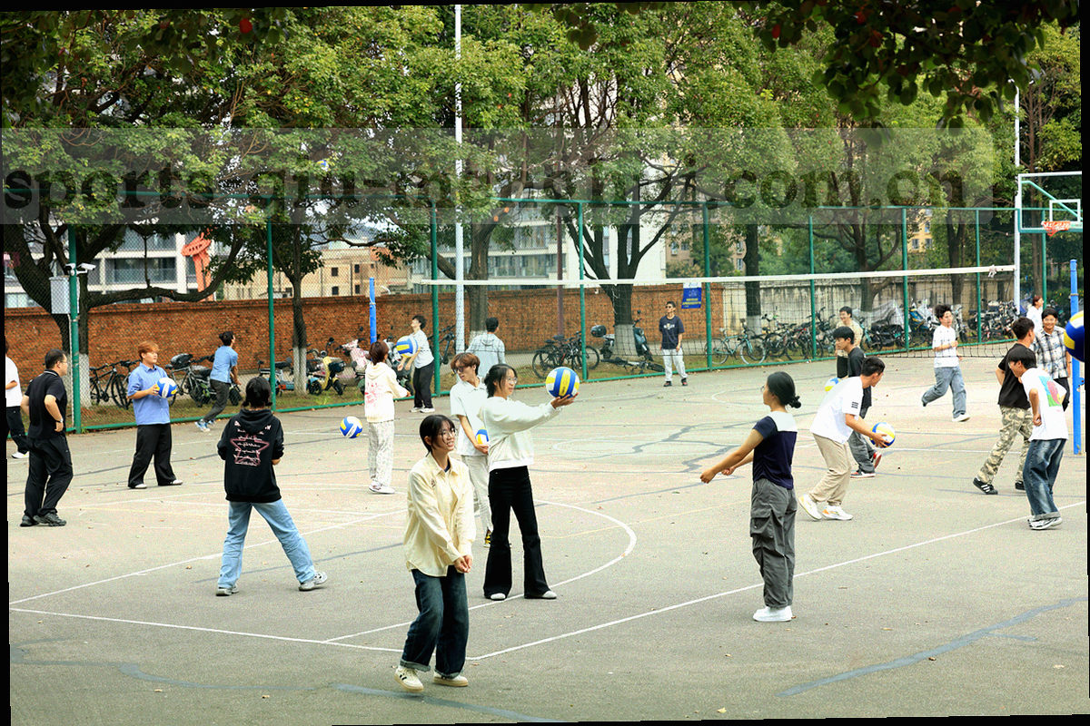 暗色中控室中排列的屏幕与赛事数据界面空间